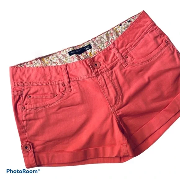 YMI NWOT Coral Pink Hot Shorts Size 5 Juniors - Picture 6 of 6